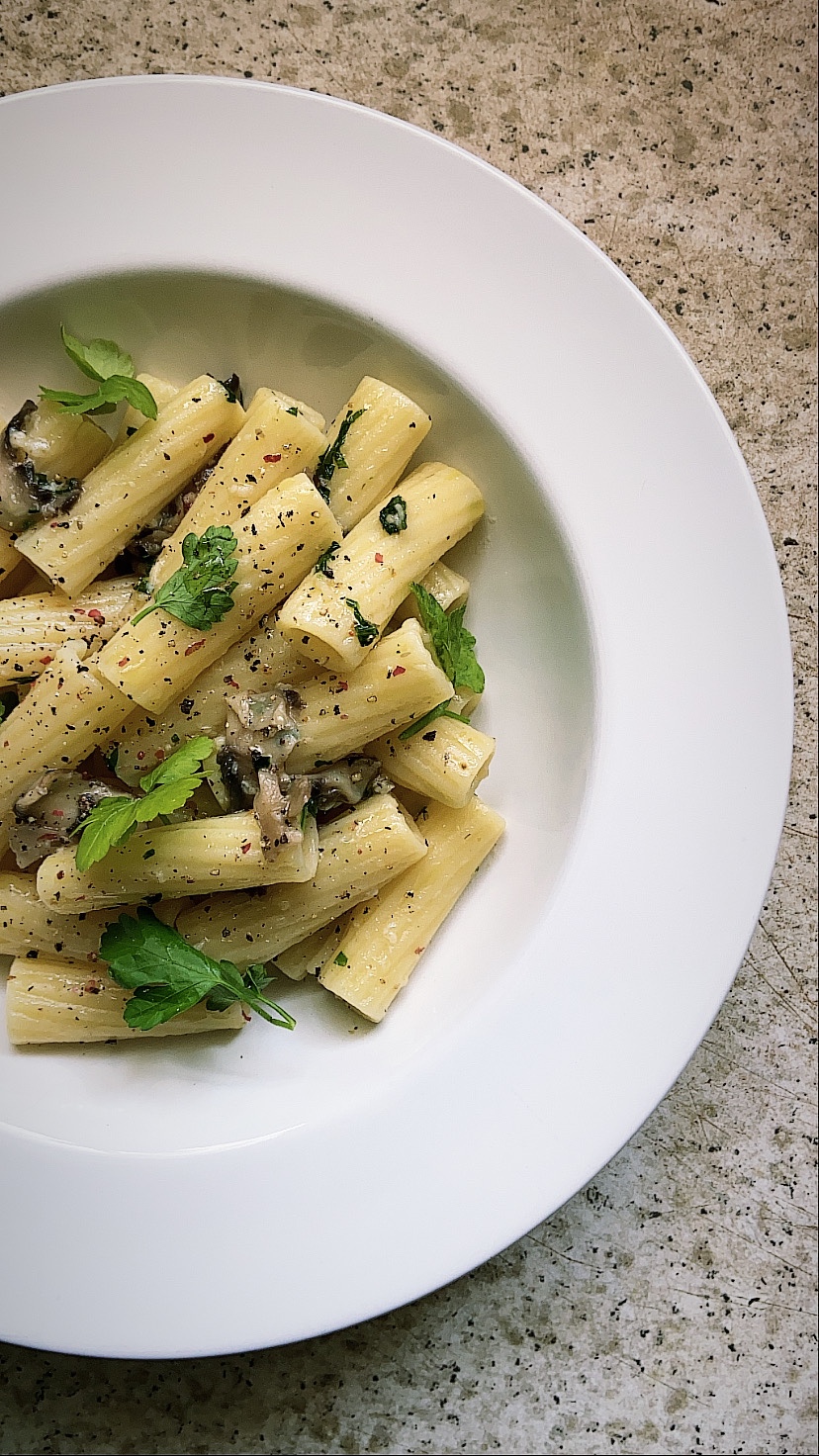 Parsley Pasta with Garlic: A Healthy and Flavorful Recipe for a Perfect Weeknight Meal